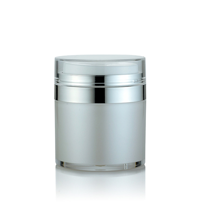 ตัวอย่างฟรี 50 ml กระปุกปั๊มไม่มีอากาศที่สามารถเติมเต็มใหม่ได้ สําหรับโลชั่นเซรั่มพื้นฐาน